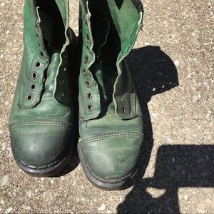 Dr Martens MIE Green Cap Toe UK5?
